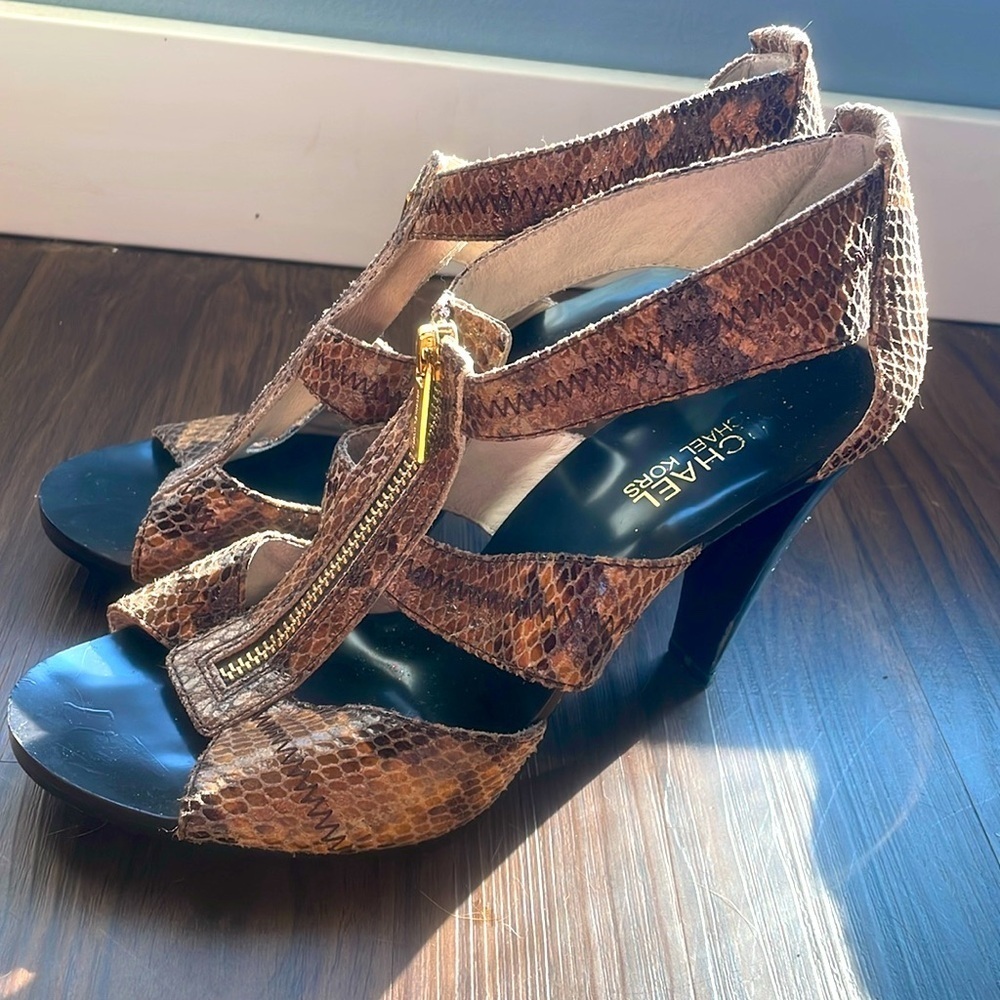 Michael Kors Berkley Leather Snakeskin Zippered
T-Strap Peep Toe Heels Size 8